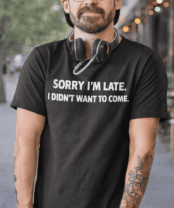 Funny apology t-shirt with bold text, casual streetwear for men, perfect for humorous clothing fans.