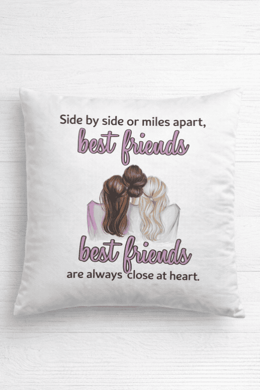Best friends pillow with a heartfelt quote about friendship and closeness.